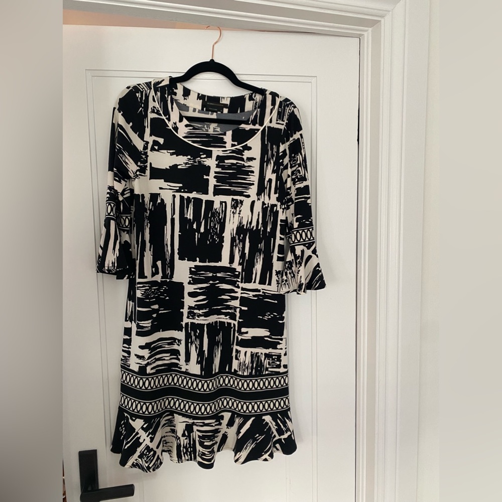 BCBG 3/4 bell sleeve; super cute belted; easy to wear